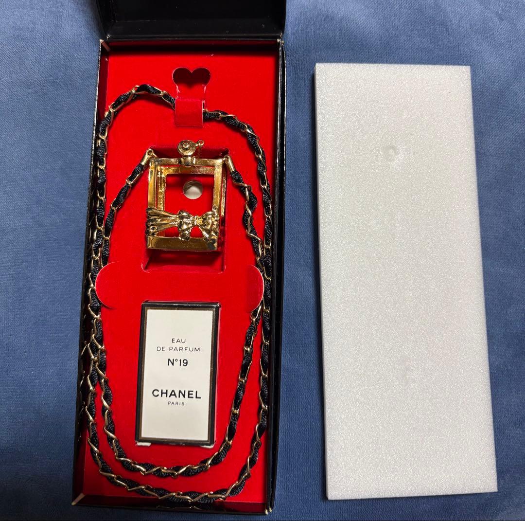 CHANEL N°19 ゴールドリボン ネックレス 香水セット
