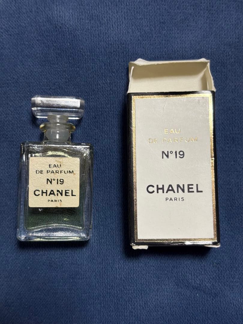 CHANEL N°19 ゴールドリボン ネックレス 香水セット