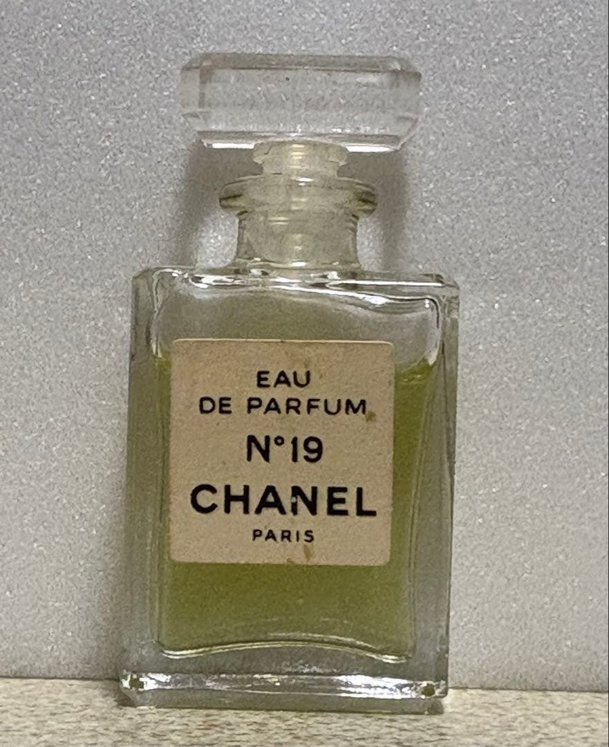 CHANEL N°19 ゴールドリボン ネックレス 香水セット