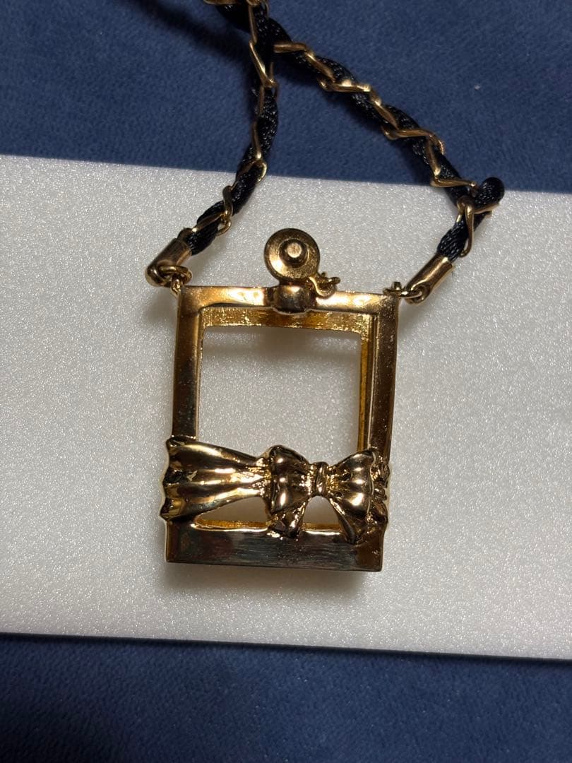 CHANEL N°19 ゴールドリボン ネックレス 香水セット