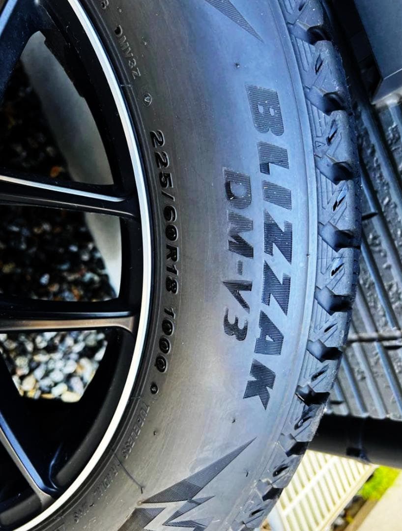 美品 ハリアー80 4本 スタッドレス 18インチ ブリザック 1シーズン使用