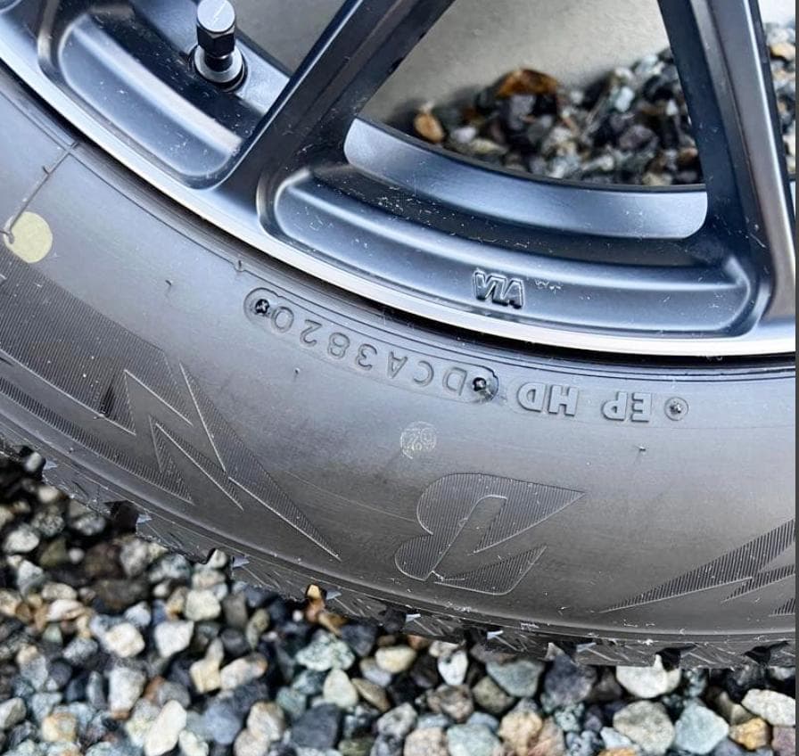 美品 ハリアー80 4本 スタッドレス 18インチ ブリザック 1シーズン使用