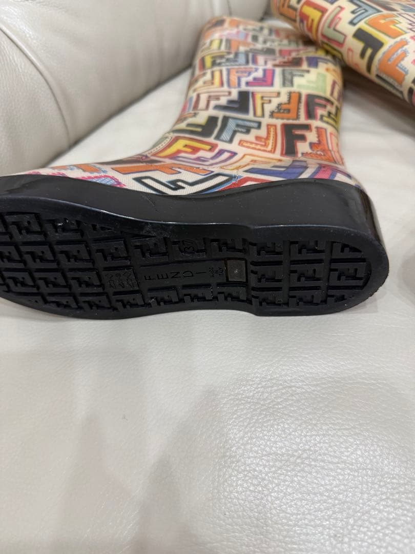リサFendi フェンデイ　ロゴプリント 長靴 マルチカラー　レインブーツ