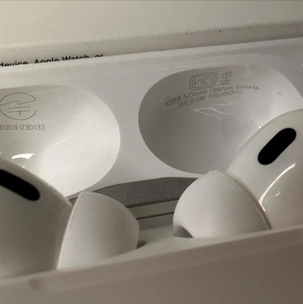 【極美品】AirPods Pro 第2世代 9QY1J MTJV3J/A