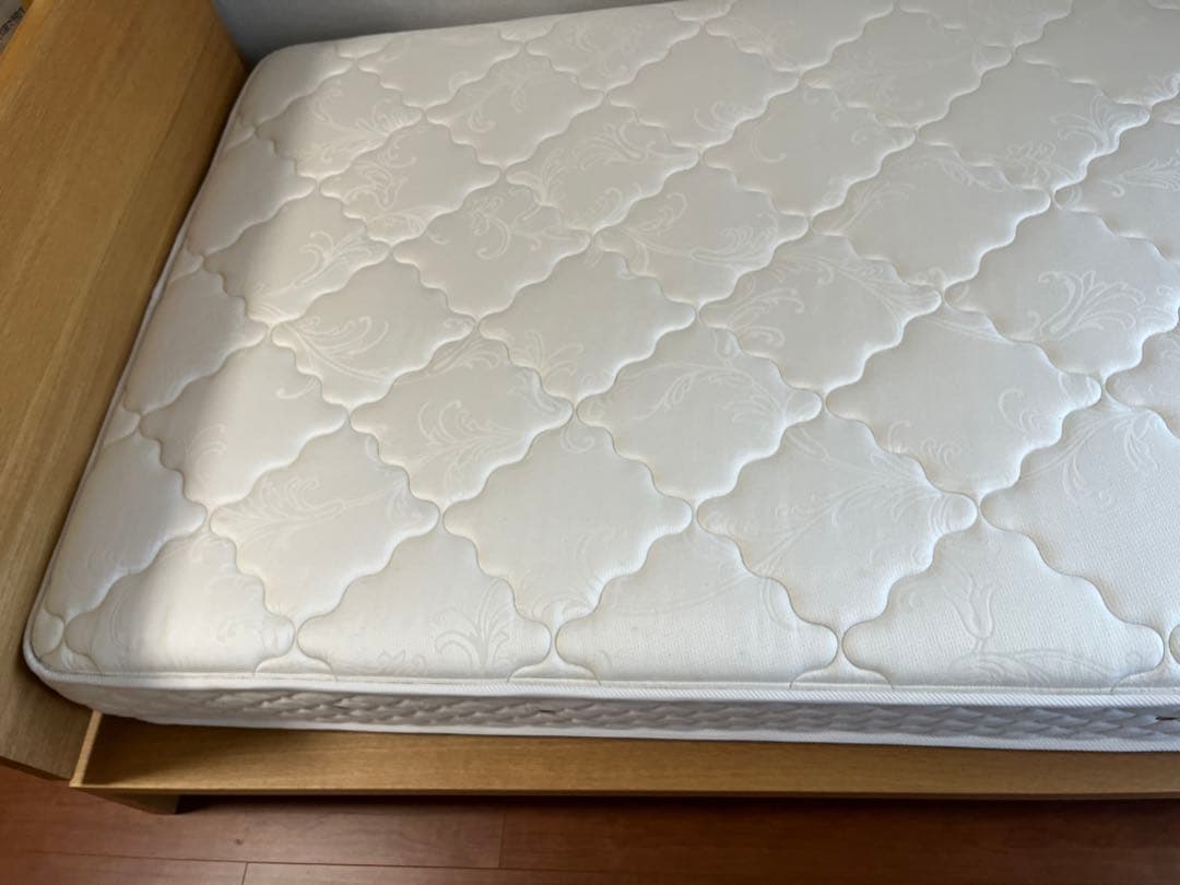 家具蔵　KAGURA 木製セミダブルベッドフレームとマットレス