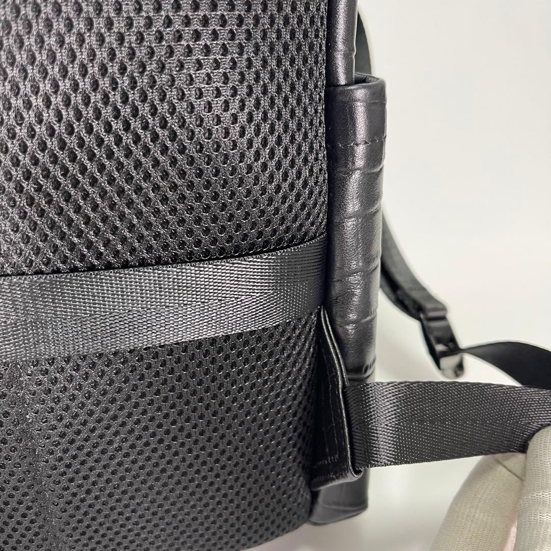 【新品✨】クロコダイル風メンズバックパックリュック大容量 本革型押し渋め黒