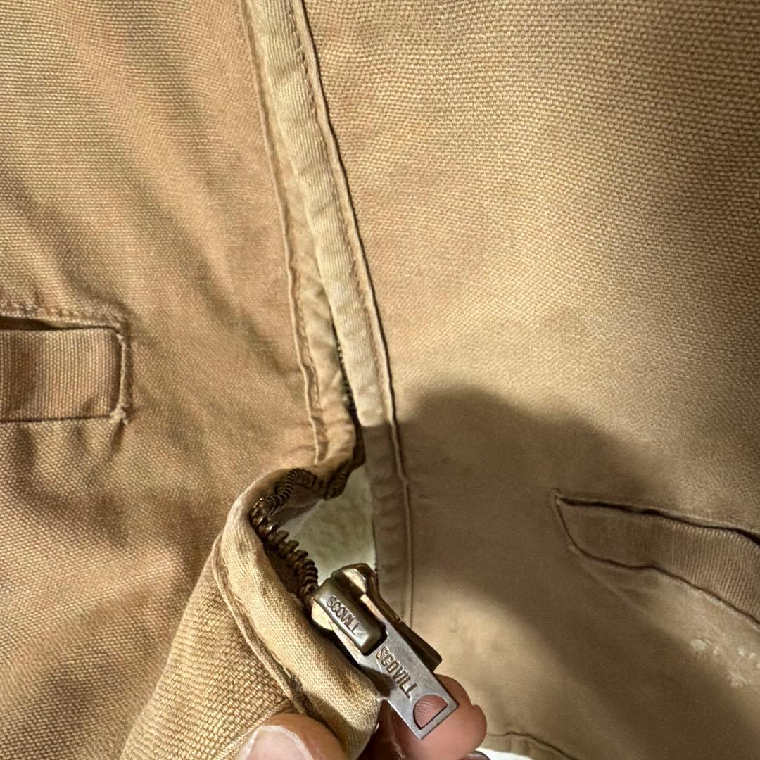 カーハート　ダックベスト