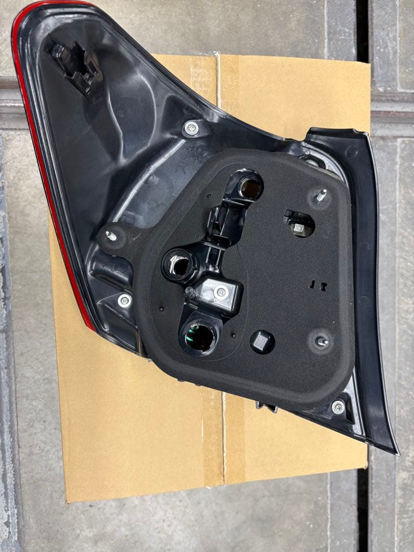 カローラNRE161 右テールランプLED