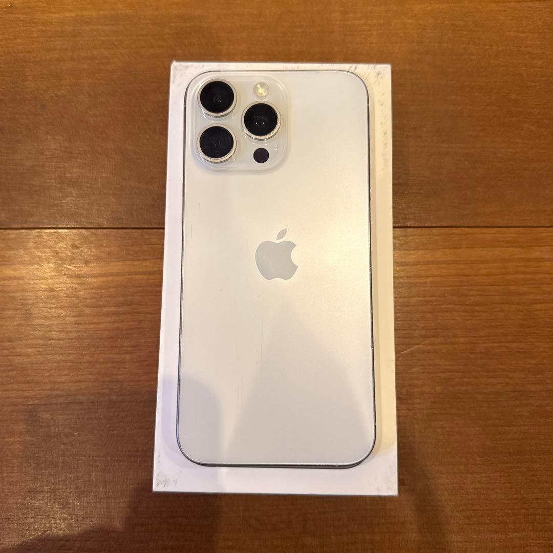 Apple iPhone 15 Pro Max 1TB 本体