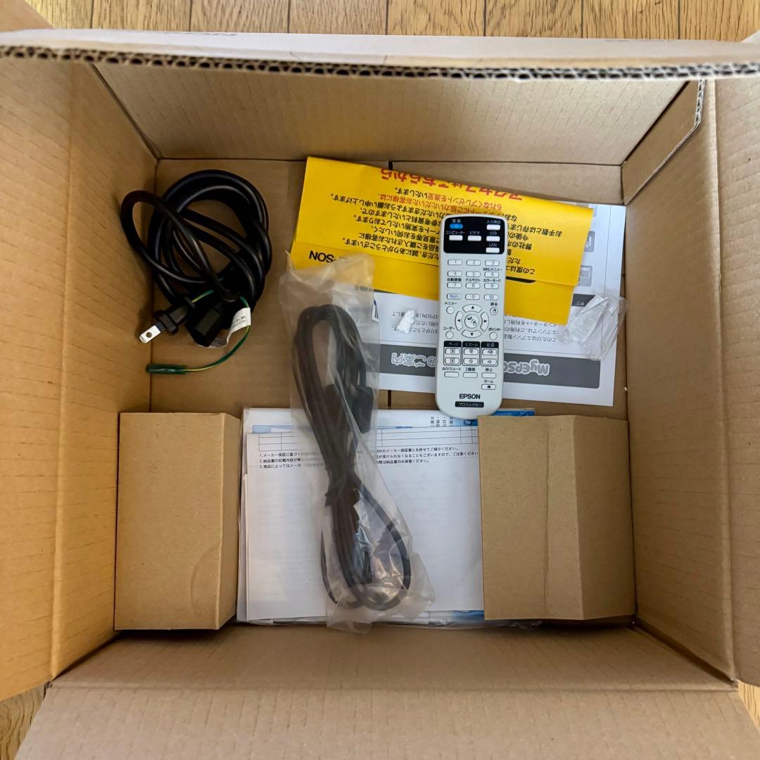 EPSON EB-S04 プロジェクター