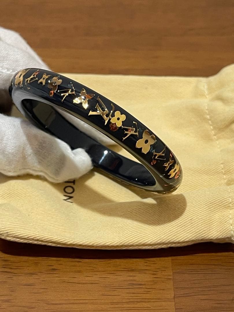 完売品　新品　ルイヴィトン 樹脂軽量ブレスレット　バングル