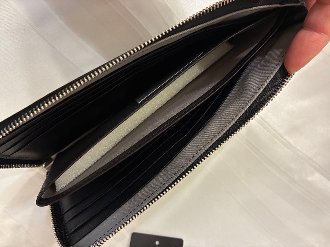 カワカワ　長財布L字ファスナー、ドット柄ホワイトブラック　新品未使用