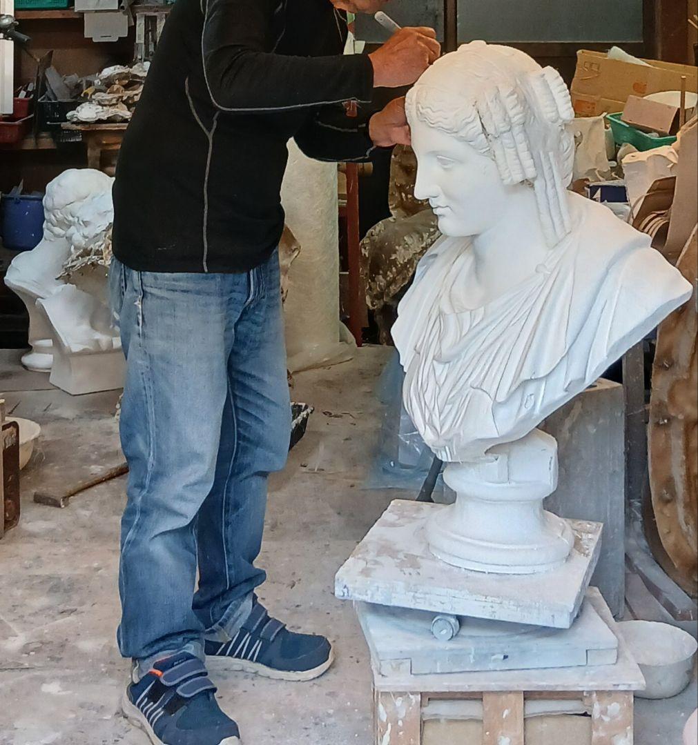 ジョルジョ首像。高さ６０cm