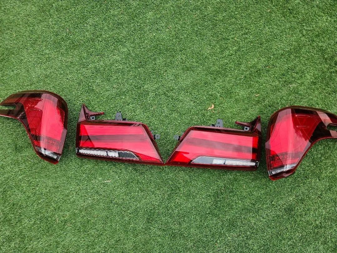 アルファード30後期純正テールランプ