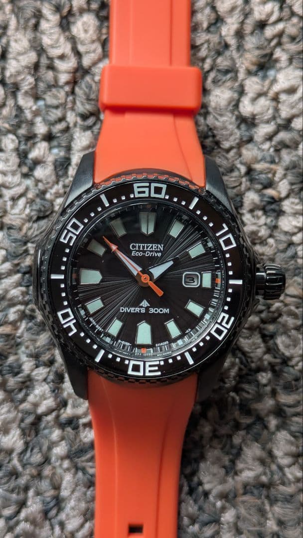 土日セールCitizen ダイバーズウォッチ 300m 防水 オレンジラバー