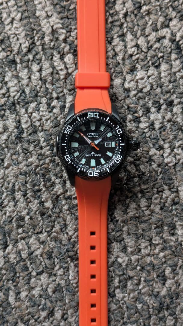 土日セールCitizen ダイバーズウォッチ 300m 防水 オレンジラバー