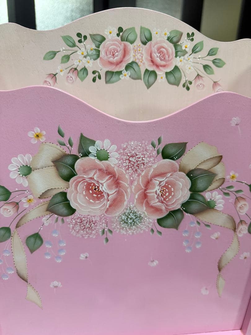 トールペイント作品　ピンクの薔薇とリボン柄　木製収納ボックス