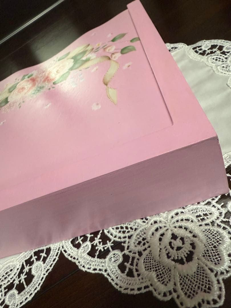 トールペイント作品　ピンクの薔薇とリボン柄　木製収納ボックス