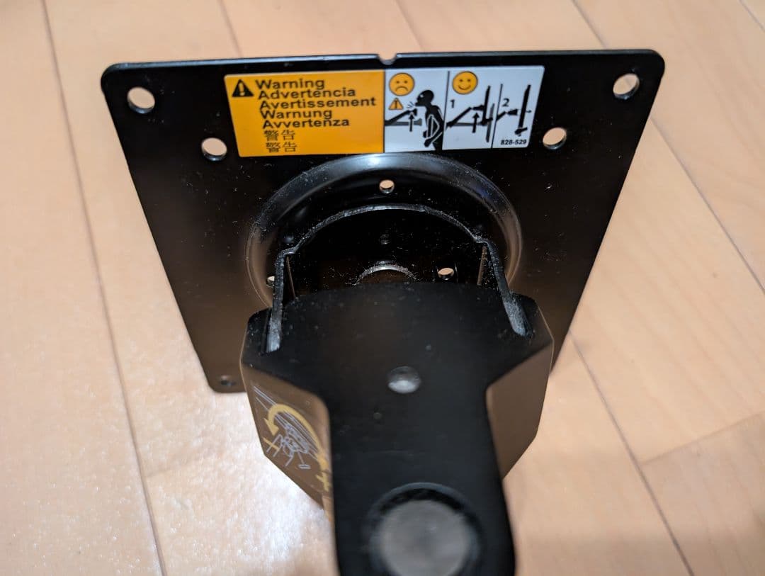 Amazonベーシック モニターアーム 32インチ対応