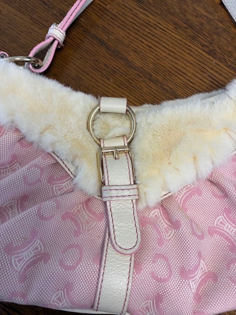 セリーヌファー付きピンクハンドバッグ