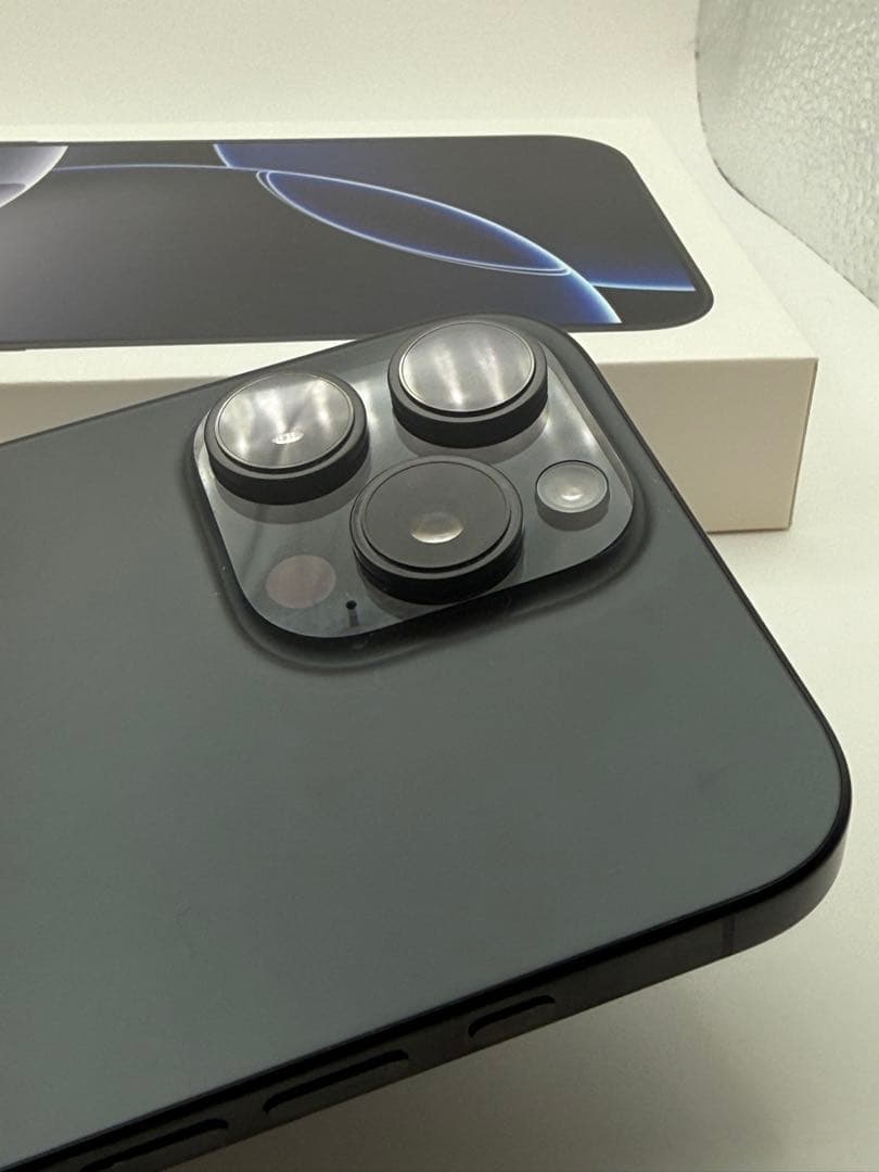 iPhone 16 Pro Max 256GB ブラックチタニウム