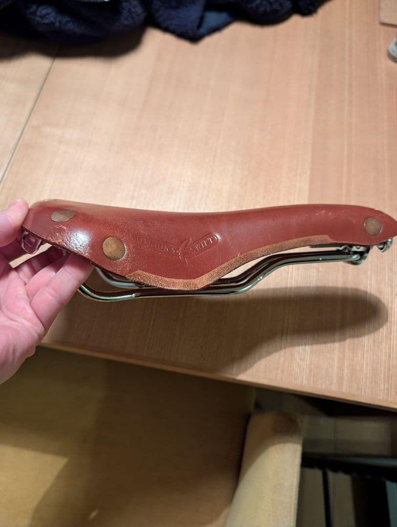 brooks swift サドル