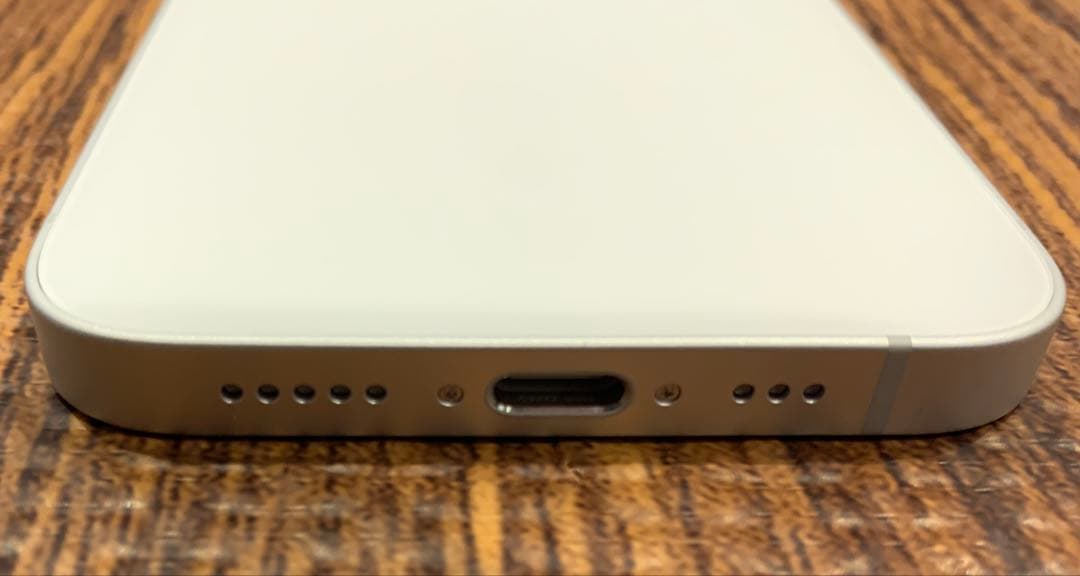 【美品】Apple iPhone 16eホワイト 本体(海外版)