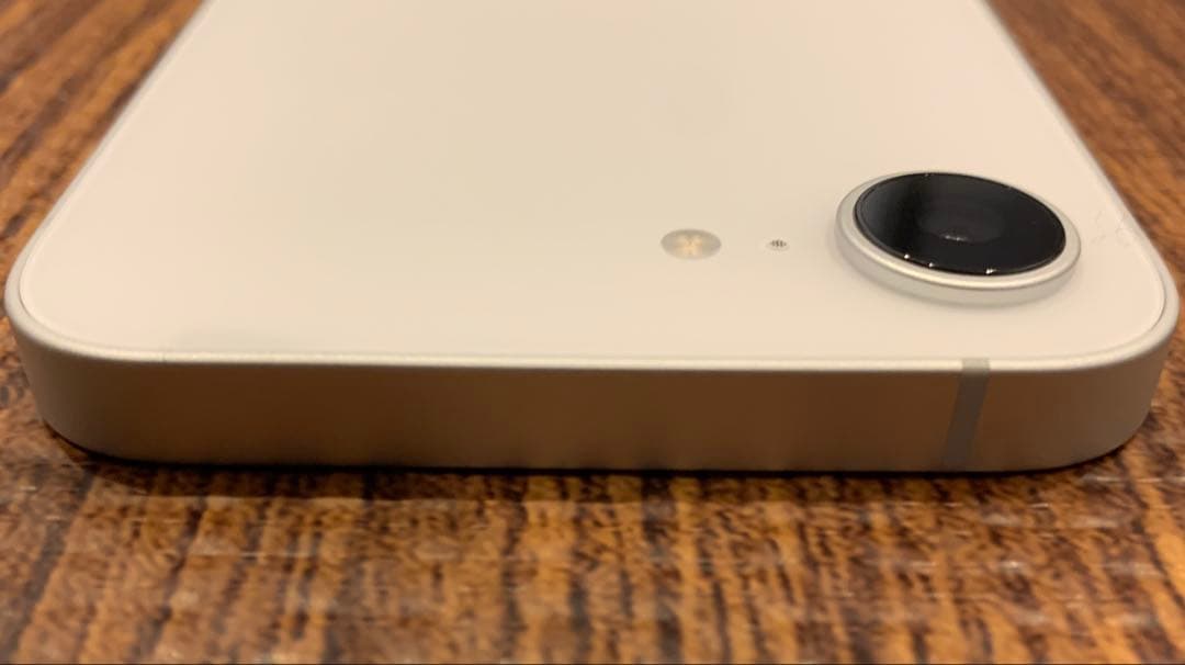 【美品】Apple iPhone 16eホワイト 本体(海外版)