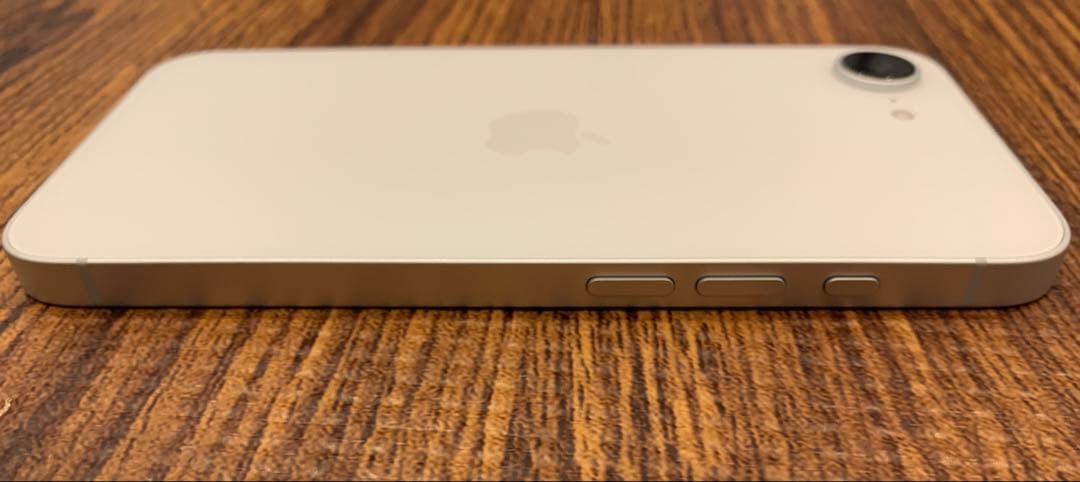 【美品】Apple iPhone 16eホワイト 本体(海外版)