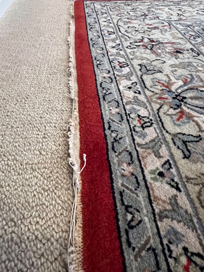 M*m様 赤とクリーム色のペルシャ絨毯
