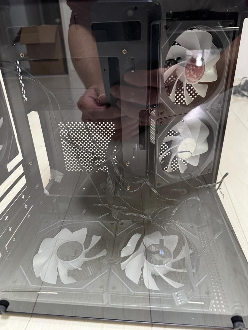 ミニタワーPCケース 強化ガラス 5x RGBファン搭載