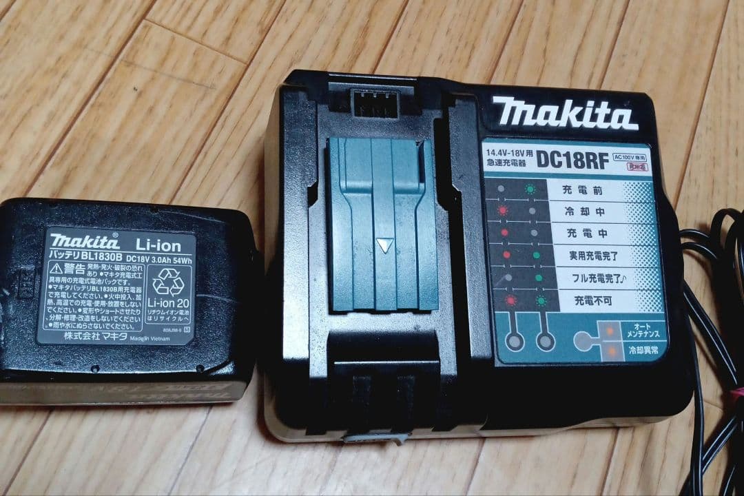 マキタ18V充電式クリーナーCL281FD サイクロン、バッテリー、充電器付