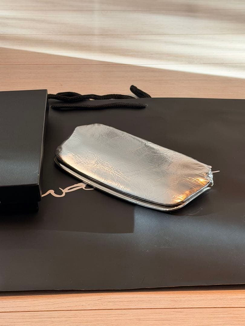 新品カワカワ☆レディース長財布♪シルバー！本革です★定価39,800円です！