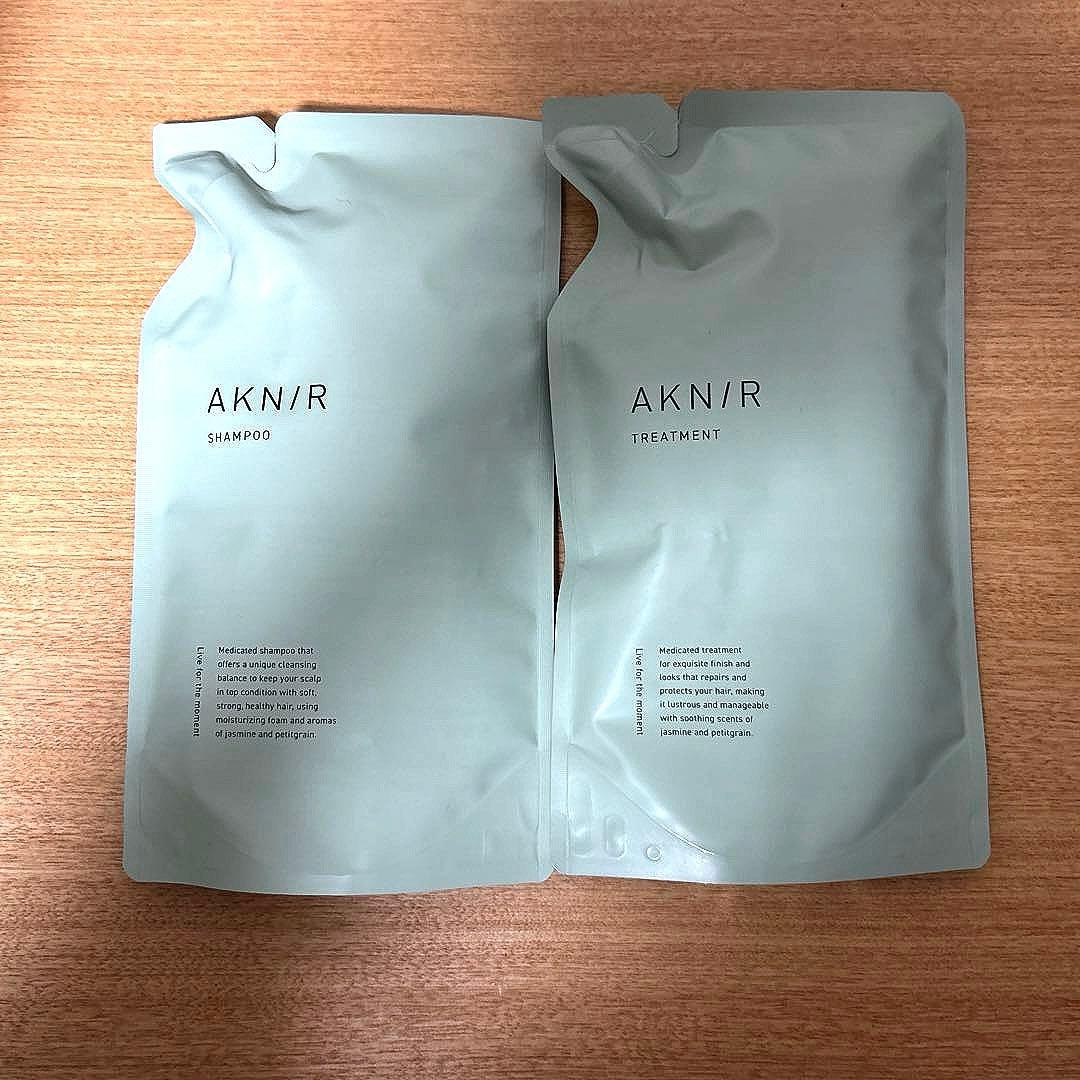 新品未使用　⚪️AKNIR 薬用ヘアーシャンプー&トリートメント各2本 300ml