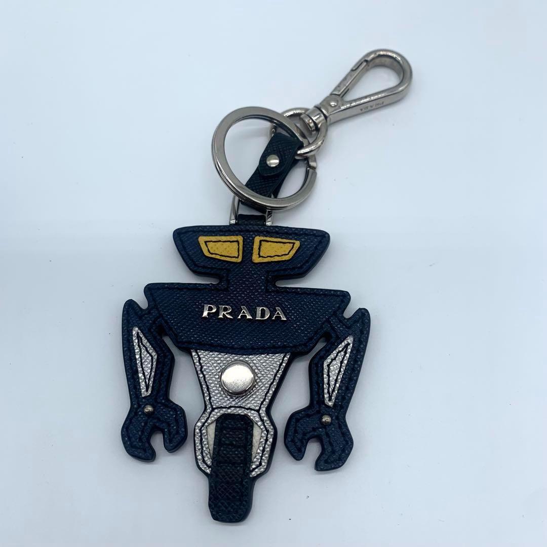 美品 プラダ キーリング キーホルダー ロボットモチーフ サフィアーノ