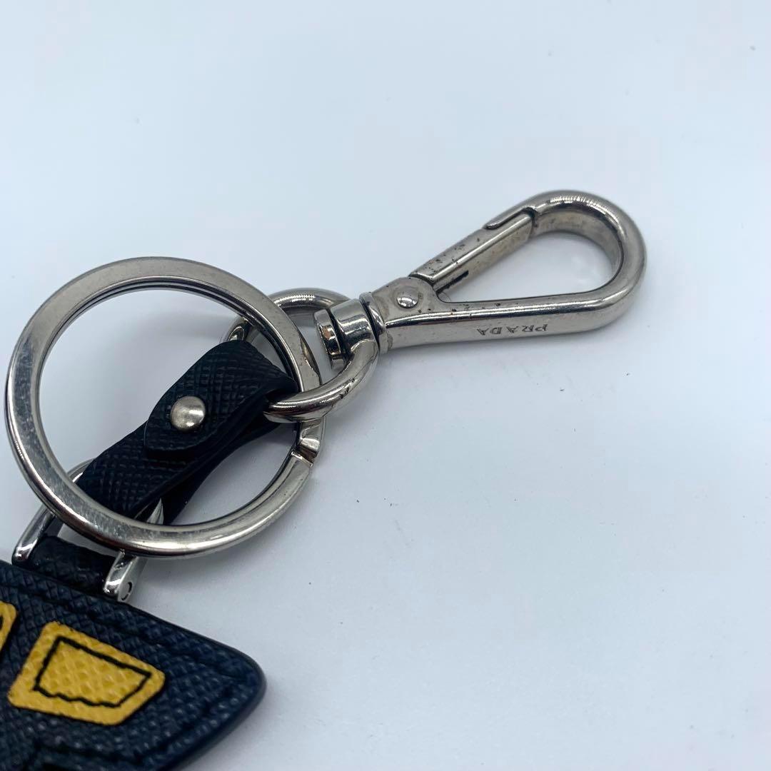 美品 プラダ キーリング キーホルダー ロボットモチーフ サフィアーノ