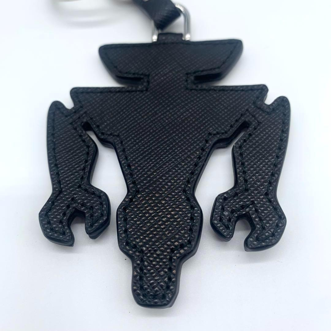 美品 プラダ キーリング キーホルダー ロボットモチーフ サフィアーノ