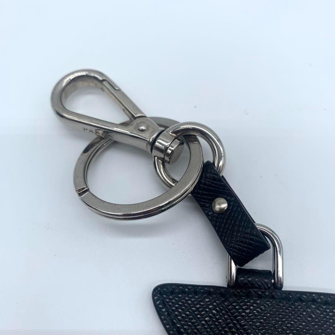 美品 プラダ キーリング キーホルダー ロボットモチーフ サフィアーノ