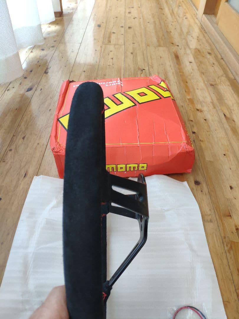 新品・未使用 MOMO スタイル スエード革 ステアリング 14インチ 35cm
