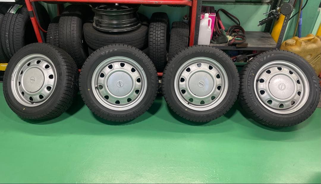 185/60R15 スタッドレスタイヤダンロップ 2024年製タイヤほぼ未使用