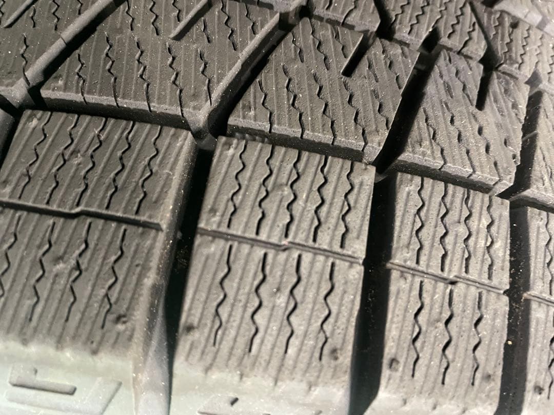 185/60R15 スタッドレスタイヤダンロップ 2024年製タイヤほぼ未使用