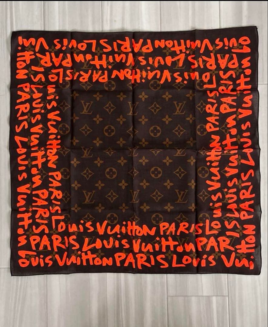 【希少・未使用品】ルイヴィトンモノグラム グラフィティハンカチコットン