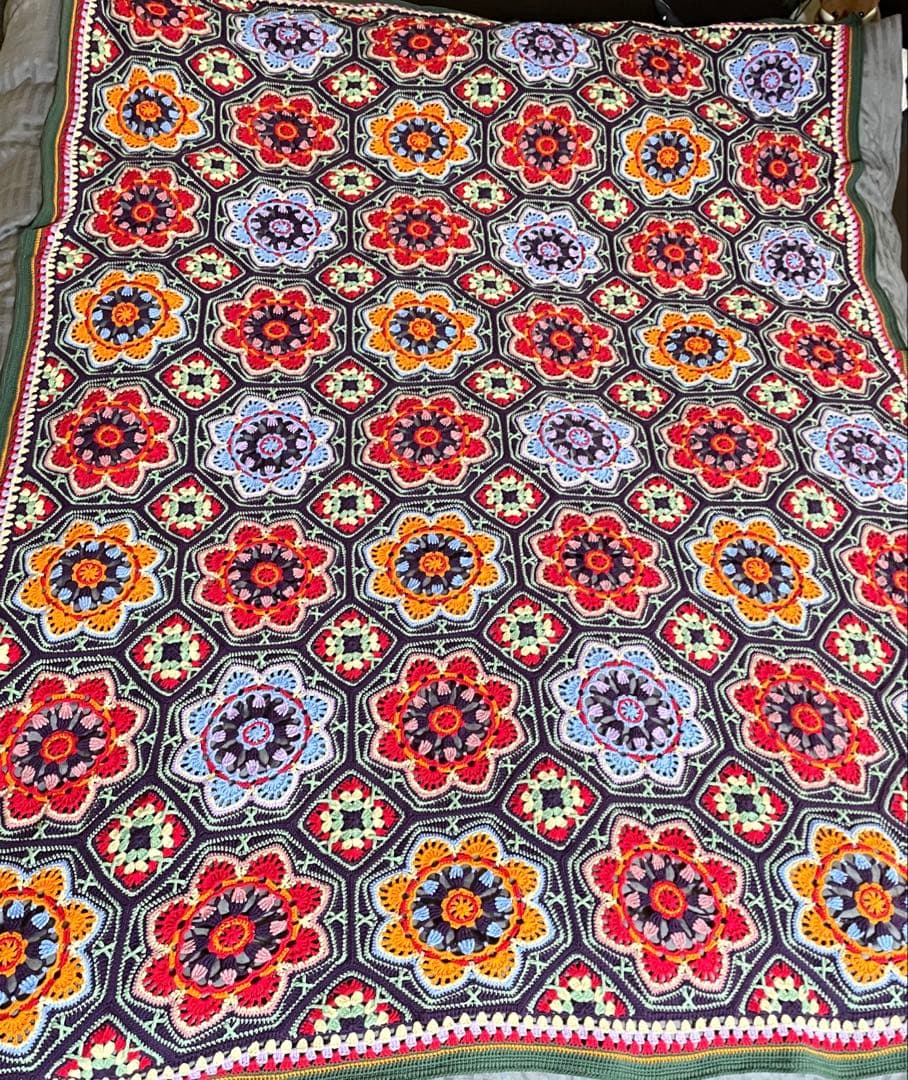 ハンドメイド　マルチカバー　ベッドカバー　モチーフつなぎ　ペルシアンタイル風