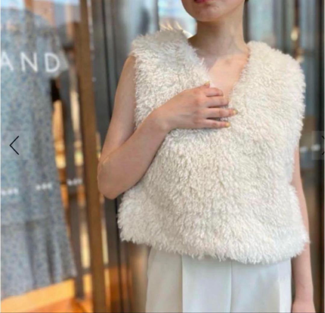 新品　TOMORROWLAND / Ballseyプードルファー Vネックベスト