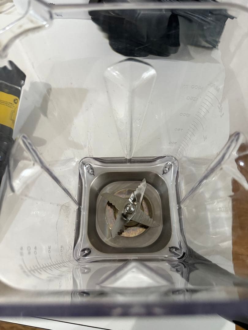 ダネッツ　プロフェッショナルブレンダー　D103 2つの容器付き