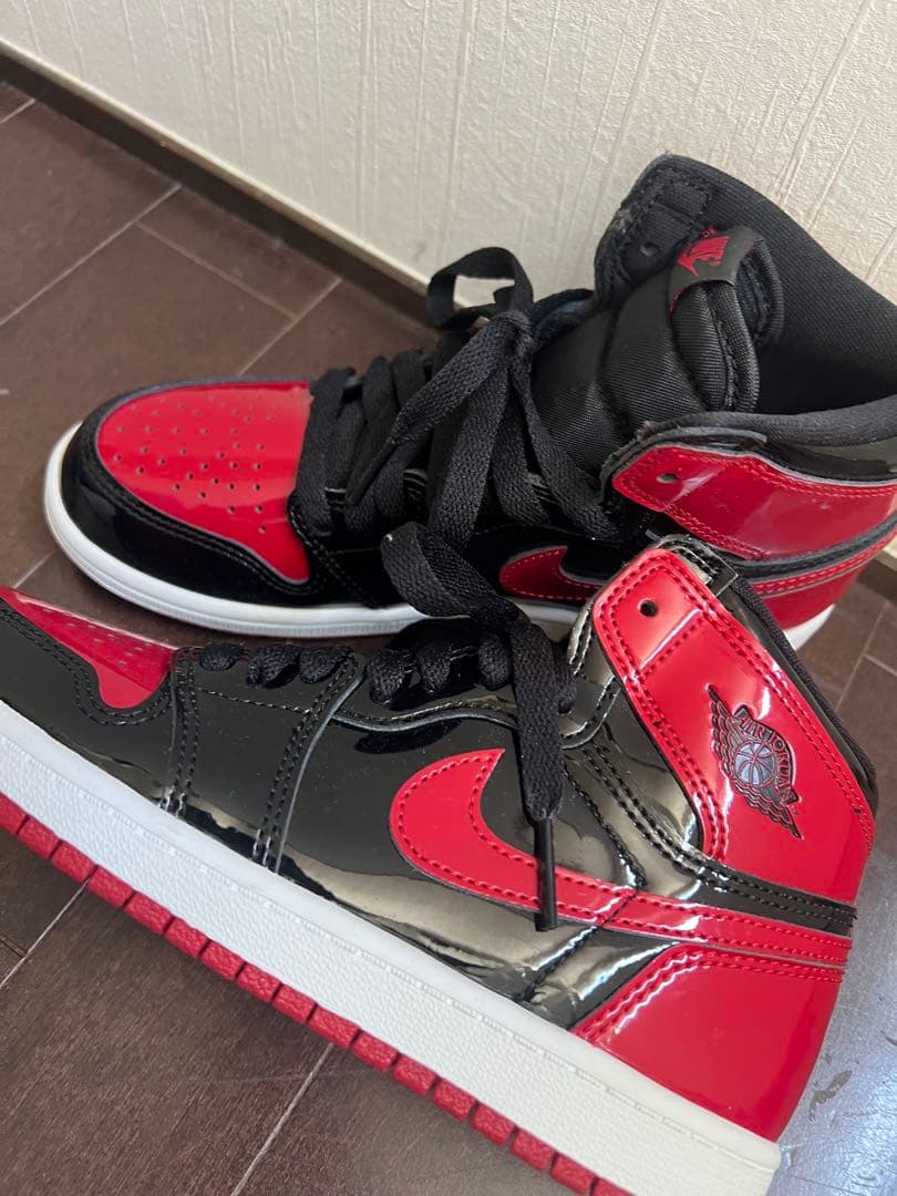 NIKE エアジョーダン1 レトロ パテントブレッド　22センチ