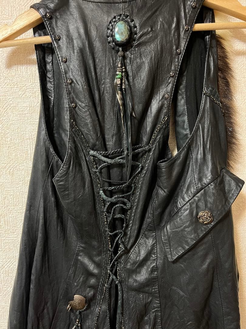 Catorce レザーアシンメトリーベスト