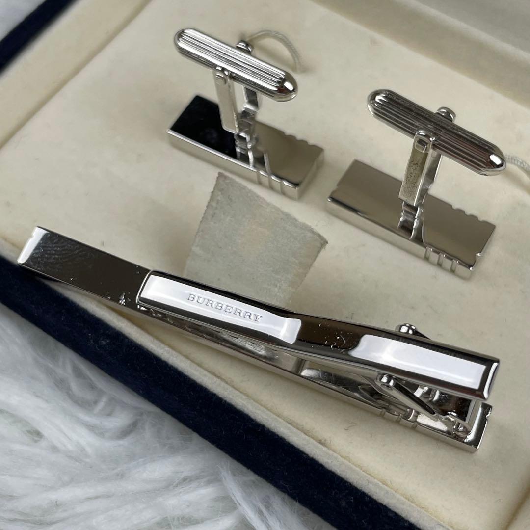 超極美品✨ Burberryバーバリー✨ネクタイピンカフスセット✨ストライプ✨銀