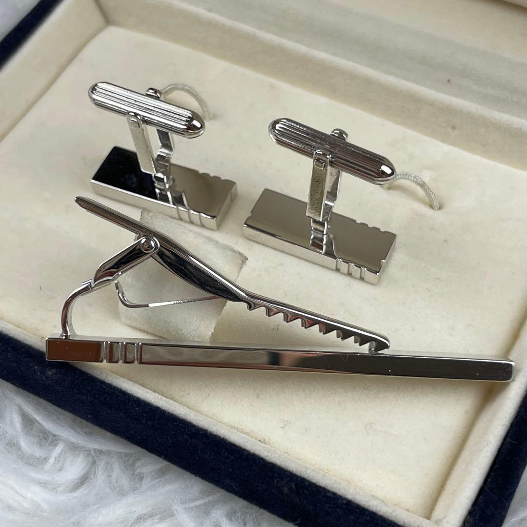 超極美品✨ Burberryバーバリー✨ネクタイピンカフスセット✨ストライプ✨銀