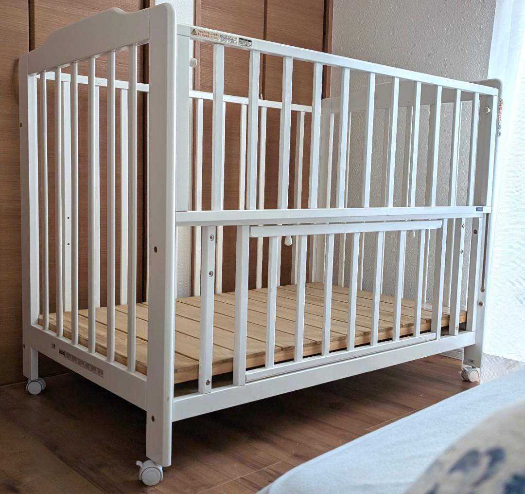 引取希望【東京都江戸川区】ベビーベッド カトージ ハイタイプ すのこ ホワイト